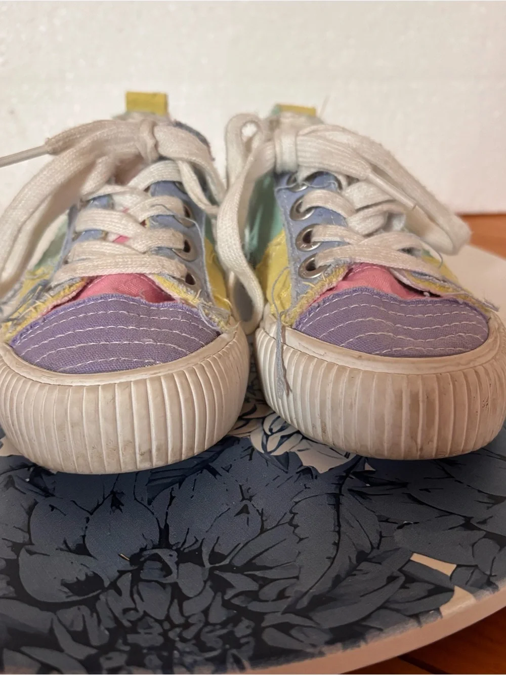 Blowfish Malibu Pastel Rainbow Sneakers Girls 13 🌈